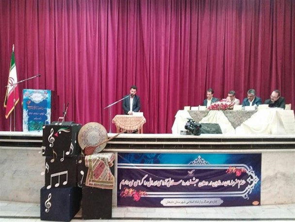 رقابت ۵۰ هنرمند در جشنواره استانی آوای ایرانی در دلیجان+عکس