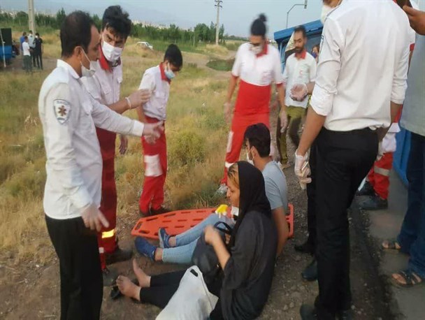 تصادف زنجیره‌ای ۵۰ خودرو در اتوبان قزوین- کرج +تصاویر