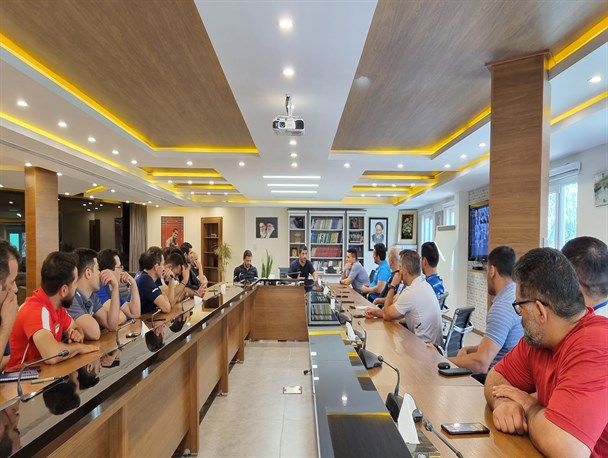 دبیر: کشتی یکی است؛ آزاد و فرنگی نداریم/ سوریان: دنیا به سرعت در حال حرکت است