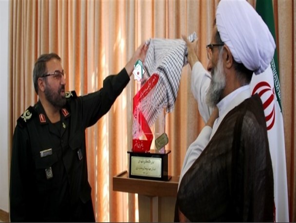 رونمایی از تندیس کنگره شهداء استان چهارمحال و بختیاری