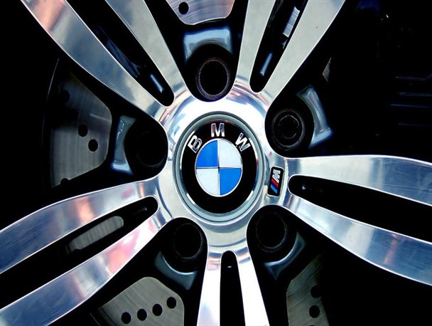 مانور اشرافی BMW سواران گیلانی برگزار می‌شود! / چه کسانی مروج مظاهر نا امنی در گیلان هستند