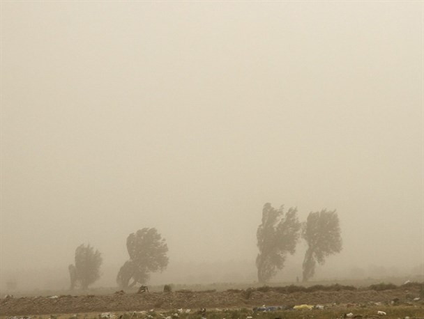 نفس های سیستان زیر سایه سیاه گردوخاک به تنگ آمد/ امداد رسانی به بیش از 2هزار نفر از ساکنان شمال سیستان و بلوچستان