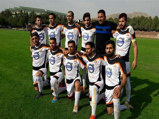 برتری تیم فوتبال ملی پوشان نهاوند در برابر تالار وحدت همدان+ تصاویر