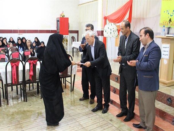 بهورزان شبکه بهداشت و درمان گرمی تجلیل شدند