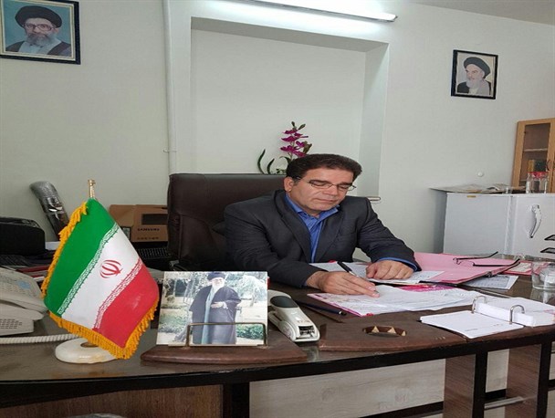 جهت حمایت از تولیدات داخلی اولیا دانش آموزان از خرید نوشت افزار و البسه خارجی خودداری کنند