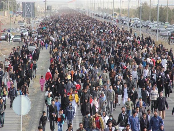برگزاری همایش پیاده روی خانوادگی به مناسبت هفته دفاع مقدس در یزد