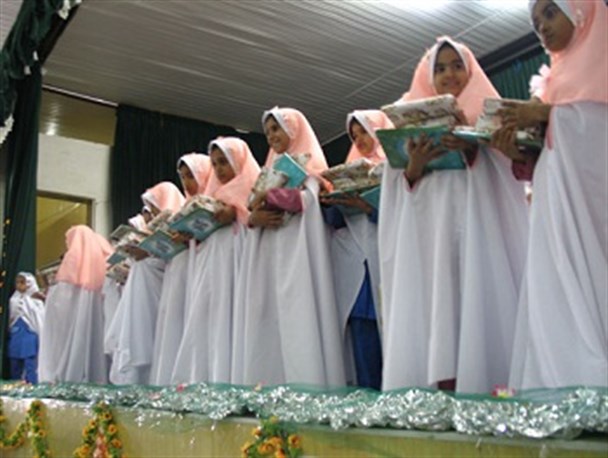 جشن نماز در مدارس نهاوند برگزار شد
