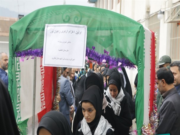 ۴۴ دانش آموز دختر لنگرود به مناطق عملیاتی غرب اعزام شدند + تصاویر