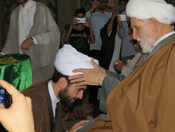 مراسم عمامه گذاری طلاب حوزه علمیه لنگرود برگزار شد+تصاویر