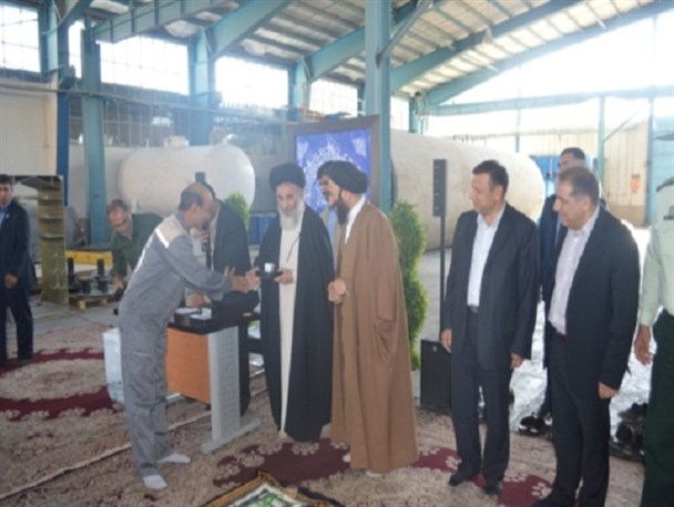 حضور تولیت شاهچراغ در جمع کارگران کارخانه فراپاکس سپیدان