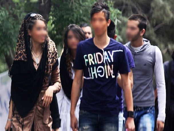 رفتار دوگانه مسئولین پدیده ی بد حجابی را افزایش می دهد