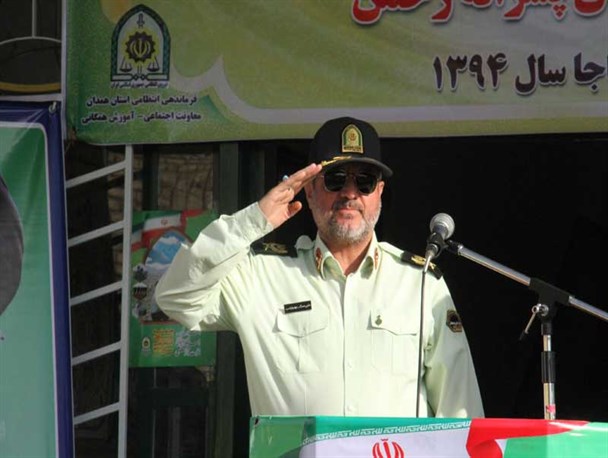 برگزاری مراسم گرامیداشت هفته ی نیروی انتظامی در دبیرستان رحمن همدان