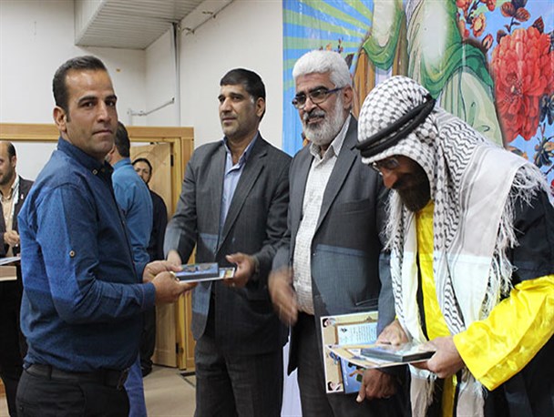 تجلیل از عوامل اجرایی واقعه غدیر خم در ابرکوه به روایت تصویر