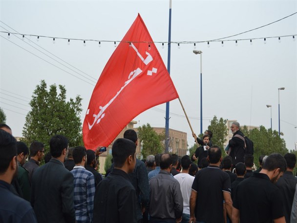 استقبال مردمی از پرچم مرقد مطهر امام حسین(ع) در خرمشهر