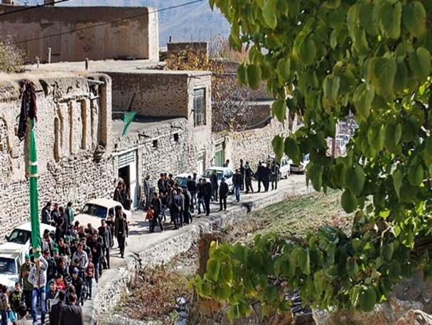 آیین سنتی ۳۰۰ ساله علم گردانی در روستای هزاوه اراک