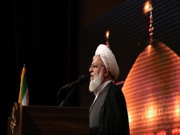 اشعار مداحی‌ باید اهمیت مقاومت در برابر مستکبران جهان را بیان کند