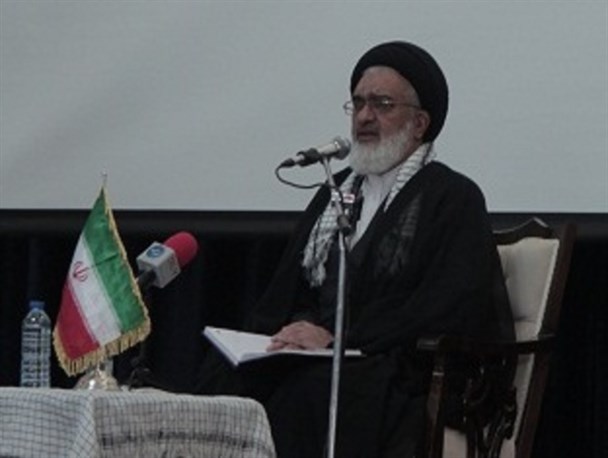 بصیرت بسیجیان خنثی‌کننده توطئه‌های دشمن است/ هدف دشمن از جنگ رسانه ای ایجاد یأس و تفرقه در میان مردم است