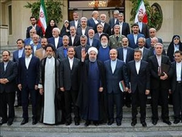 آیا دولت می‌تواند دلار را در بازار آزاد 4 هزار تومانی کند؟!