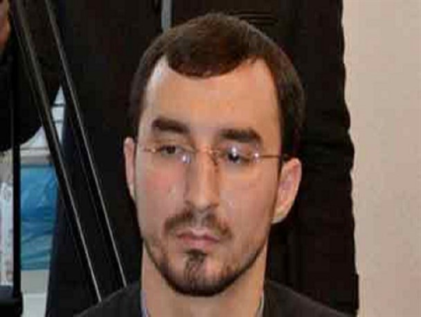 بازداشت تجمع کنندگان در مقابل دادگاه