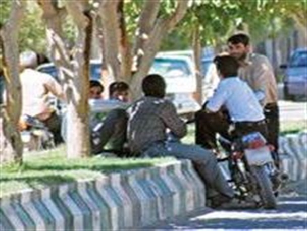 صرف انتقاد راهگشا نیست، جوانان چشم انتظار راهکارند!
