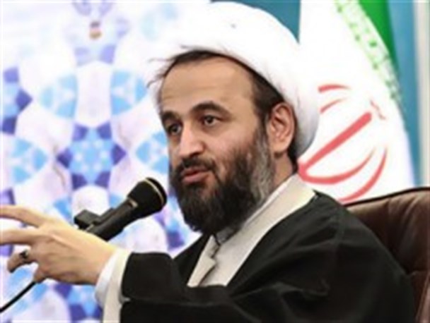 انقلابیون خوش سابقه و مدعی از عاشورا درس بگیرند