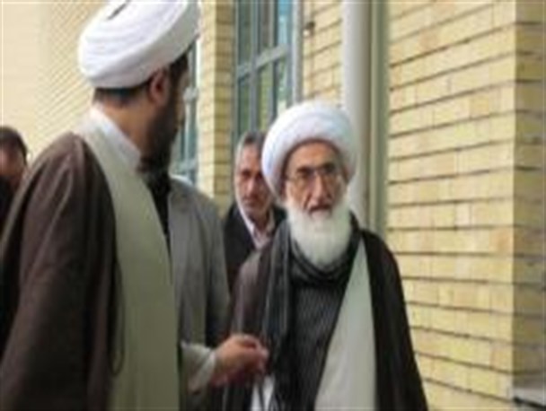 دیدار آیت الله نوری همدانی با نخبگان استان اردبیل