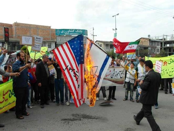 راهپیمایی دندان شکن ۱۳ آبان در کردکوی/اجتماع بزرگ دانش آموزان و دانشجویان در مصلی نماز جمعه