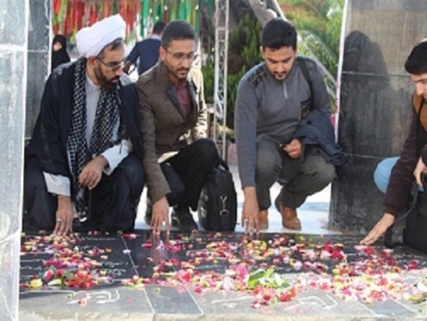 تجدید میثاق دانشگاهیان علی آباد کتول با امام و شهدا/ لبیک یا شهید یعنی نه تسلیم نه سازش، نبرد با آمریکا