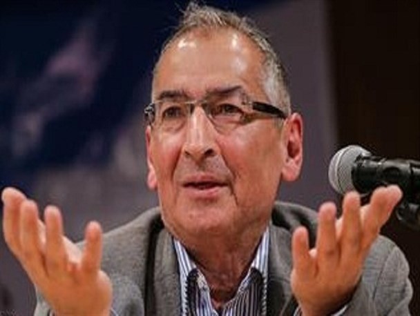 مسئولین باید به دفاع از مواضع نظام برآیند/ زیباکلام،دشمنی آمریکا با ملت ایران را توهم و ساخته ذهن مسئولین حکومتی می دانند!!!