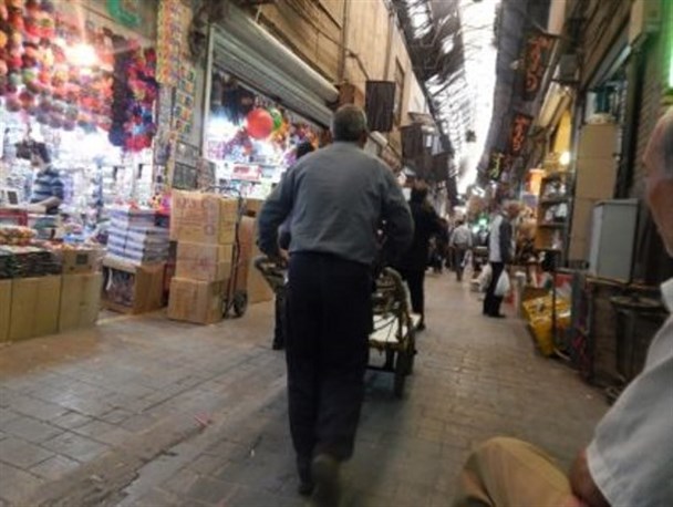 بارکشی جوانان تحصیل کرده ماحصل رونق اقتصادی است / بیکاری اشتیاق جوانان را به کارهای کاذب بیشتر کرد/نشریه میس: ۲۸میلیون از ایرانیان بیکارند