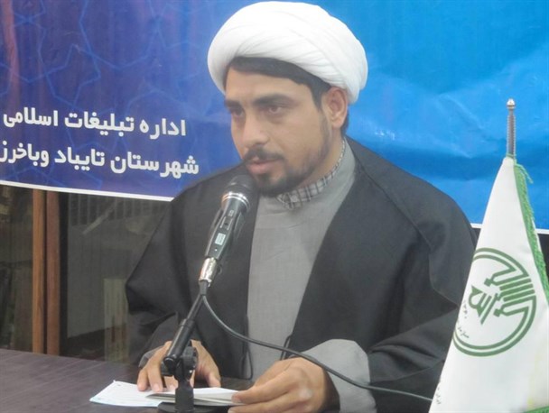 کمترین راه مقابله با جریان استکبار شعار مرگ بر آمریکا و آتش زدن پرچم آن است