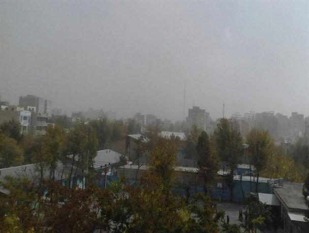 آلودگی هوا در چهارمحال و بختیاری مدارس و دانشگاه ها را به تعطیلی کشاند/ اینجا مردم به جای اکسیژن خاک تنفس می کنند+تصاویر
