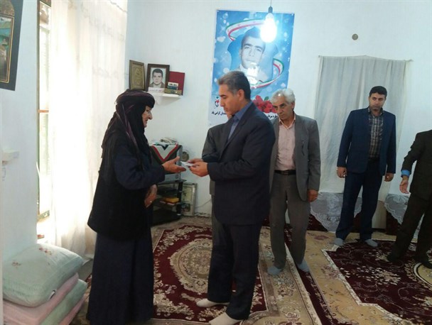 دیدار و سرکشی از خانواده شهید "لطف اله احمدیان" در اسلام آبادغرب+تصاویر