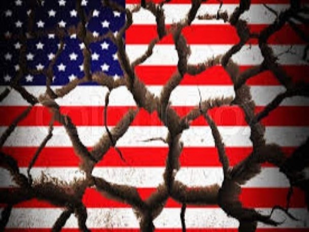 زمان توسعه انحصاری آمریکا به پایان رسیده است/امکان تجزیه آمریکا به علت تبعیض نژادی و مدیریتی