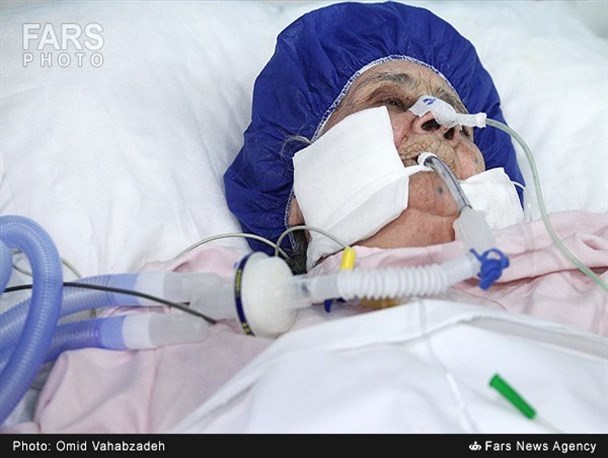 مادر شهید محمد بروجردی در بخش آی ‌سی‌یو بیمارستان خاتم‌الانبیا(ص)