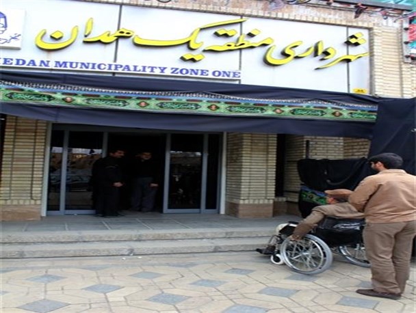 ‌مسیر پیش‌روی ویلچر‌ها ناهموار است