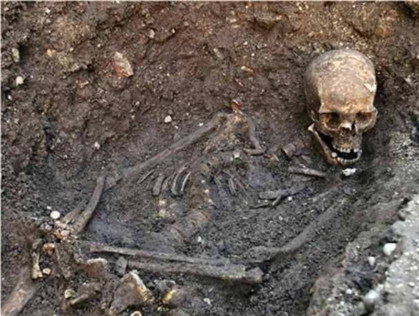 آزمایش DNA که پادشاهی ملکه الیزابت را متزلزل کرده است/ آیا الیزابت واقعا ملکه بریتانیاست؟+ اسناد