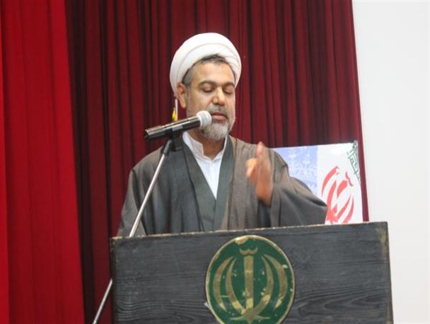به صراحت می گویم که دنیای شیعه در فضای مجازی بسیار کم کار است