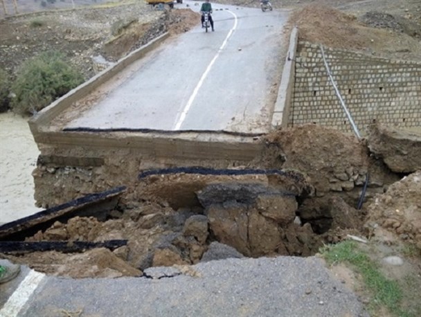 قطع جاده ارتباطی 10 روستای بخش شاهیوند/ پل های موقت مجدد قطع ارتباط شدند