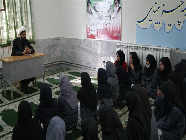 گفتمان دینی با موضوع تکنولوژی نوین و«جنگ نرم» در مانه وسملقان برگزار شد