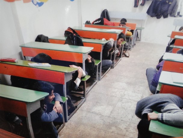 مانور زلزله در مدارس بشاگرد برگزار شد