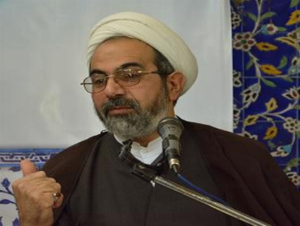 دشمن برای استحکام پایه‌های نفوذ خود حتی از لباس خدمت به مردم هم استفاده ابزاری می‌کند