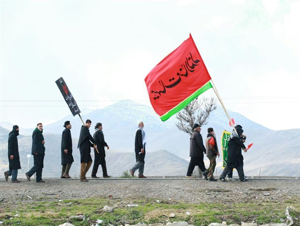 عشق و ارادت زائرین اربعین حسینی در کربلا  از نگاه زائر