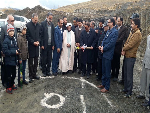 با حضور سخنگوی کمیسیون برنامه و بودجه کلنگ شرکت الیاف سازان تویسرکان به زمین زده شد+تصاویر