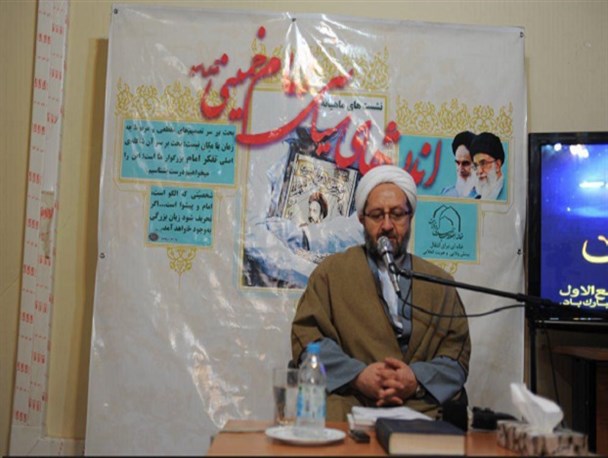 احساس خطر می کنم که عده ای در صددند مردم را به شکل دیگری از صحنه کنار بزنند