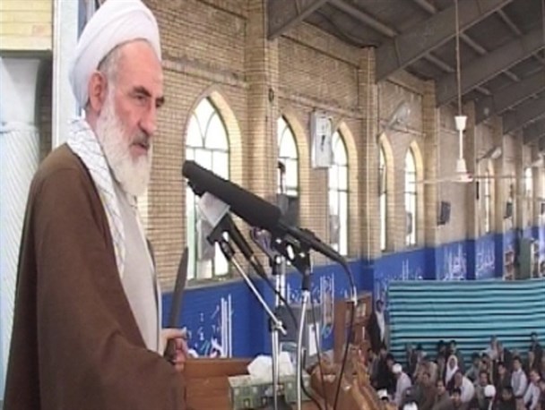 امروزباید برجام را قشر دانشجوی ما نقد کند/عبورکنندگان از چراغ قرمز نظام حق ورود به فضای دانشگاه را ندارند