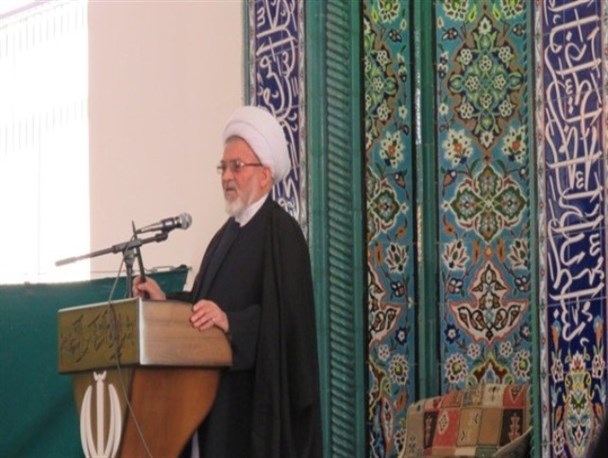 مسئولان از مخالفت با قانون پرهیز کنند