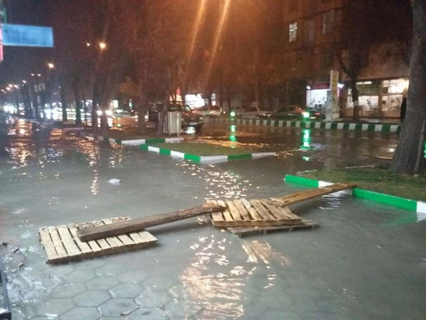 چرا قبل از بارندگی کانال ها و جداول از آشغال و زباله پاکسازی نشد