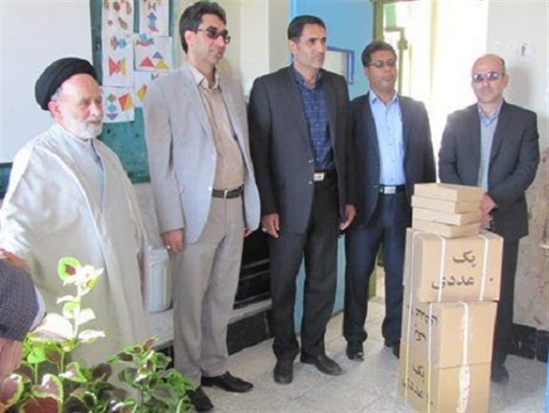 توزیع 400بسته لوازم التحریر بین دانش آموزان روستایی بخش بیستون