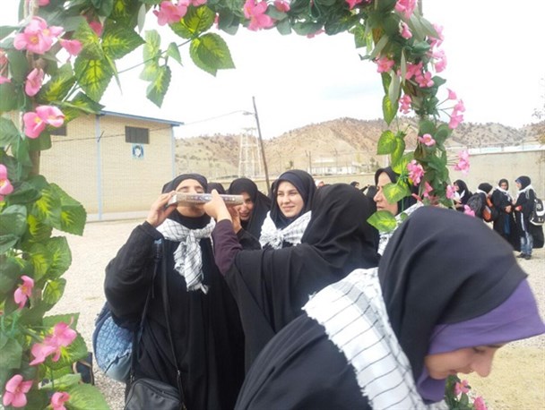 ۶۵ دانش اموز دختر دیشموکی به مناطق جنگی جنوب اعزام شدند+تصاویر